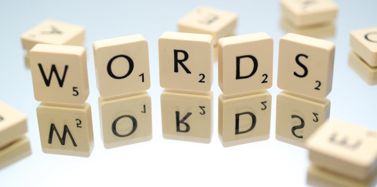 pexels-clickerhappy-695571 Types of keywords