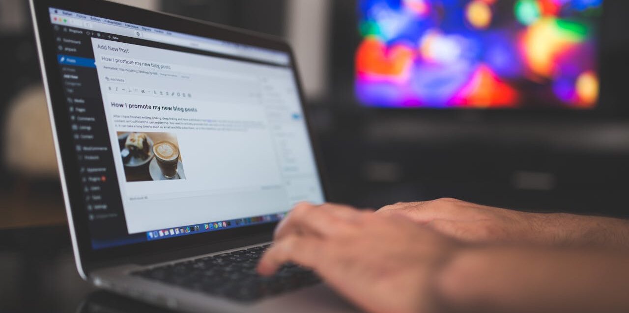 pexels-pixabay-261662 What is Blogging