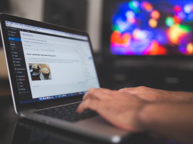 What is Blogging